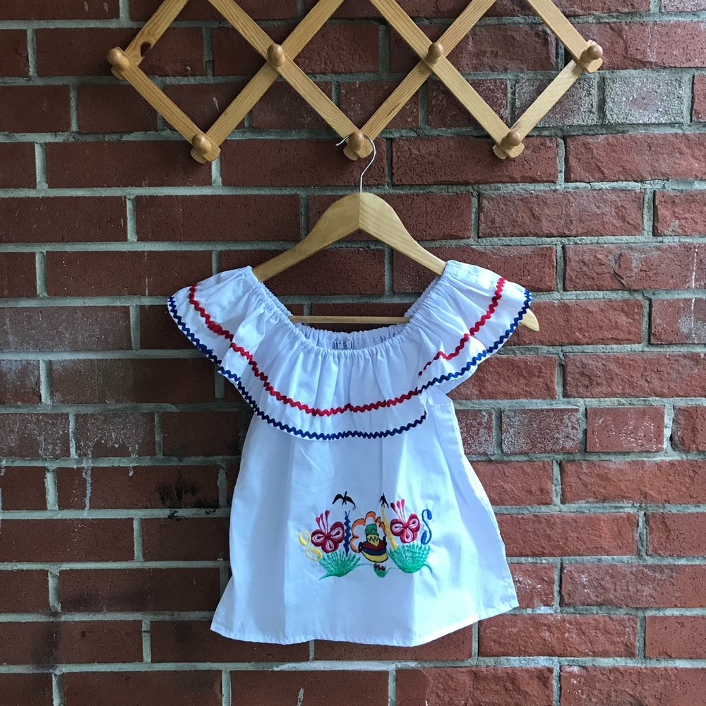 Girls Nicaraguan embroidered BLOUSE/huipiles nicaraguan with ruffle elasticized